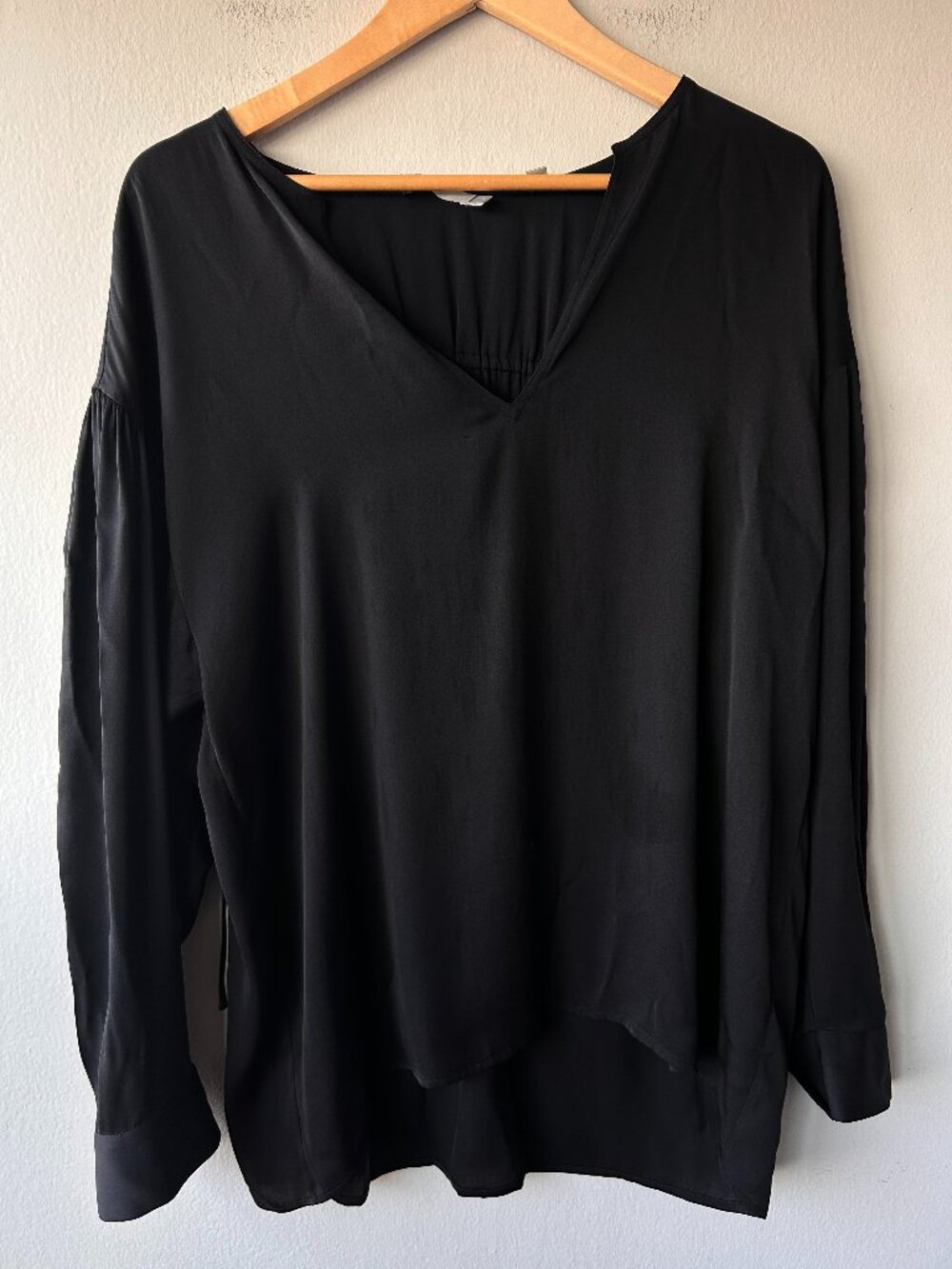 Vince Black Stretch Silk V-Neck Blouse Long Sleeve Tie Back Size L